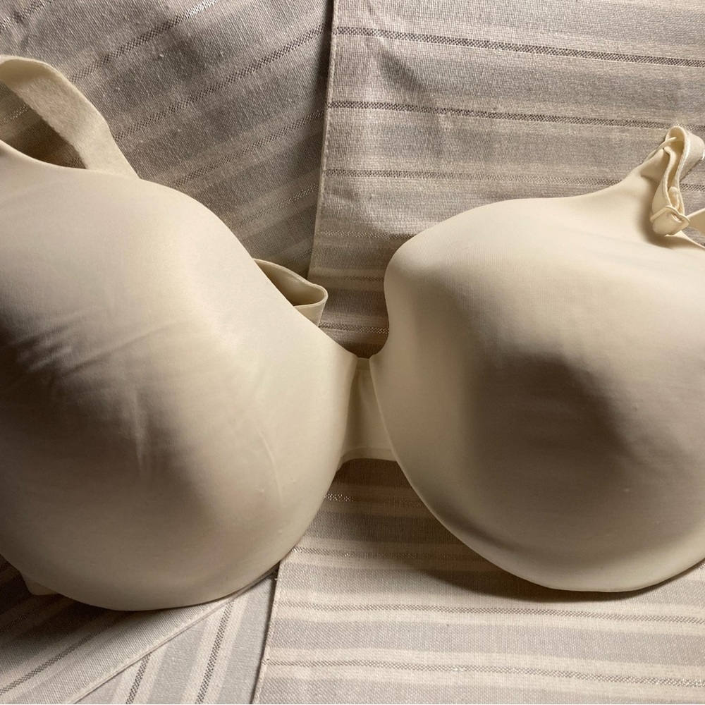 Warner's Cream Full-Coverage Bra with Molded Cups